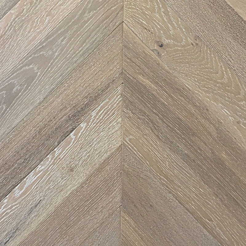  Wood Bee Chevron  Дуб Крема браш матовый Crema, UV-лак gloss 5-9% (правая)