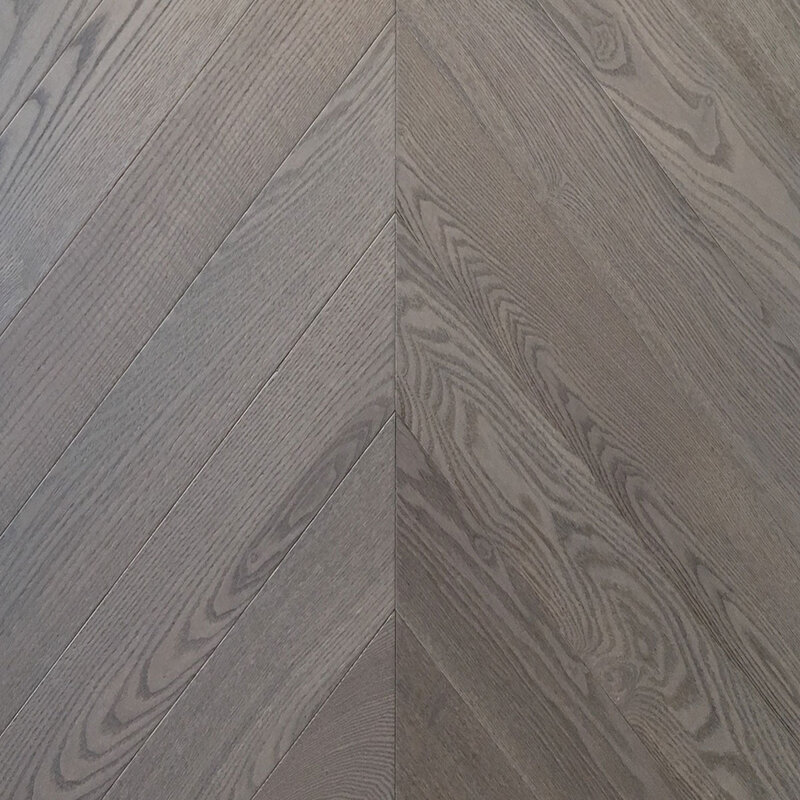  Wood Bee Herringbone Ясень Фог браш матовый Fog, UV-лак gloss 5-9% (правая)