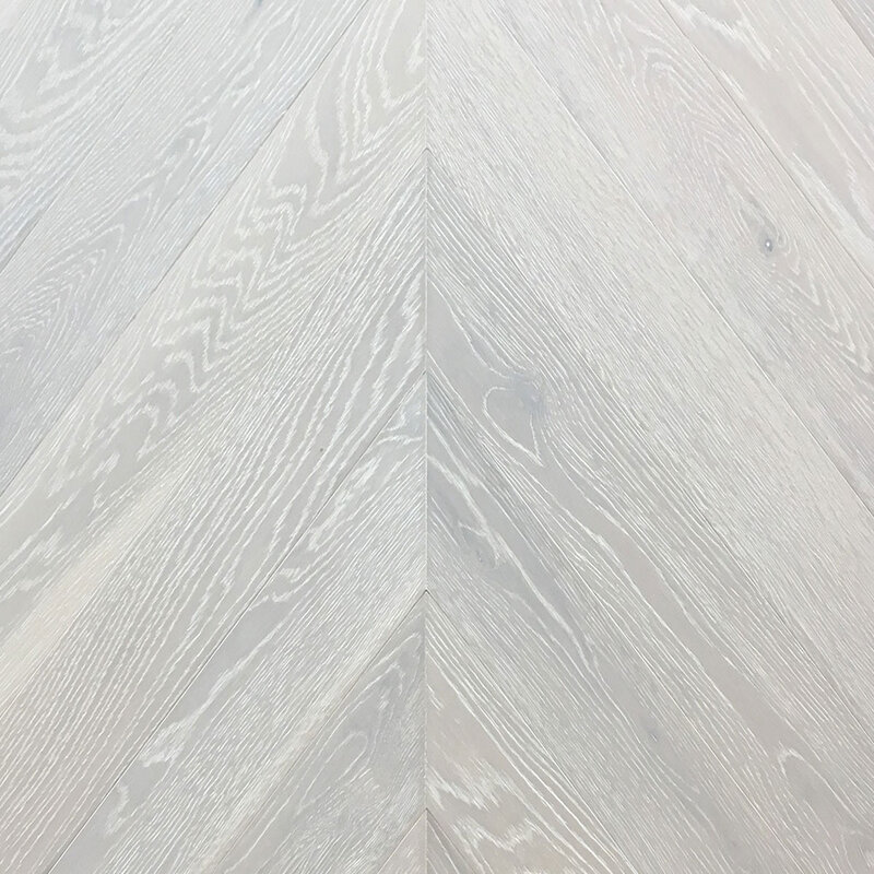  Wood Bee Herringbone Дуб Неве браш матовый Neve, UV-лак gloss 5-9% (правая)
