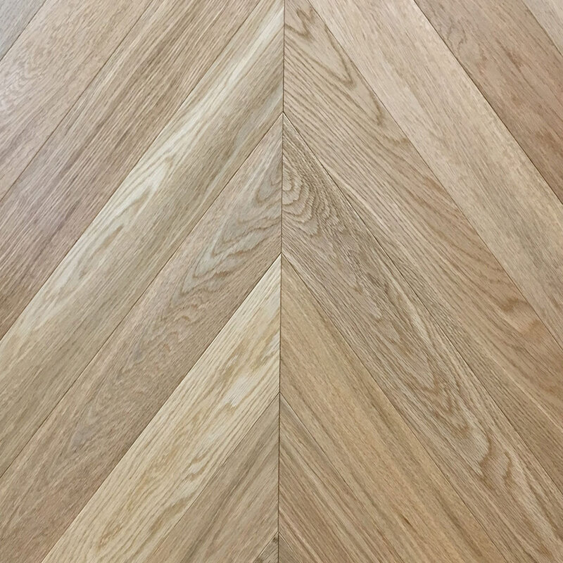  Wood Bee Herringbone Дуб Селект гладкий глянец, Select UV-лак gloss 30±5% (левая)
