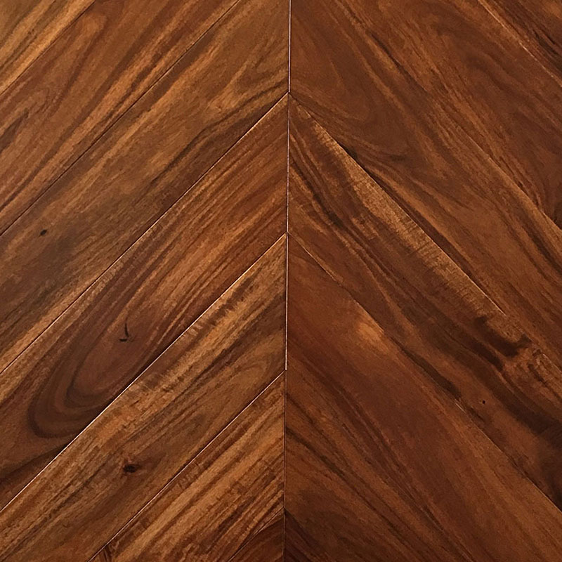  Wood Bee Chevron  Сукупира гладкий глянец Sucupira, UV-лак gloss 40±5% (левая)