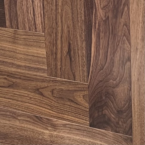 CROWNWOOD EXOTIC ONE Английская елка 90° массивная (шип-паз) Орех Американский Натуральный Селект лак 420 х 70 х 15 / 1.058 м2 (фото 1)