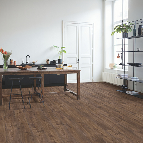 ПВХ-плитка Quick-Step Alpha Vinyl Medium Planks AVMP 40199 Дуб осенний шоколадный (фото 6)